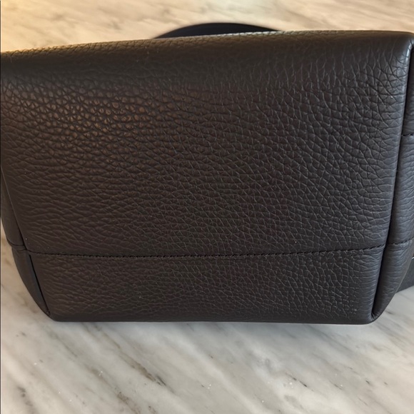 Cuyana Linea Bucket Black Leather Bag - Picture 2 of 6